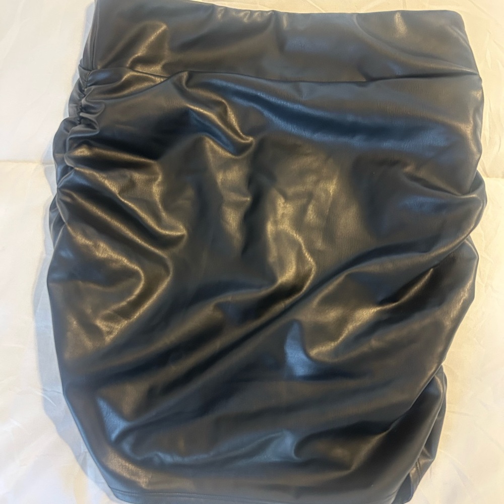 HALARA Black Mini Skirt with Tummy Control
with BUILT-IN SHORTS 
NWT - Size M - Picture 2 of 8